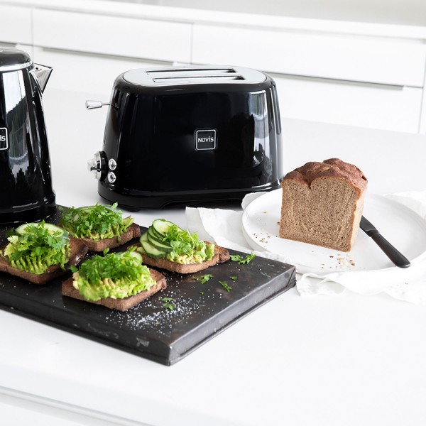 Schwarzer Novis Toaster T2 inklusive Brötchenwärmer